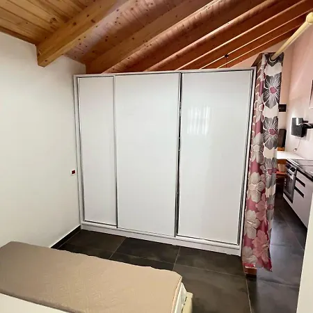 By Arbri 2 Деревянный коттедж Влёра